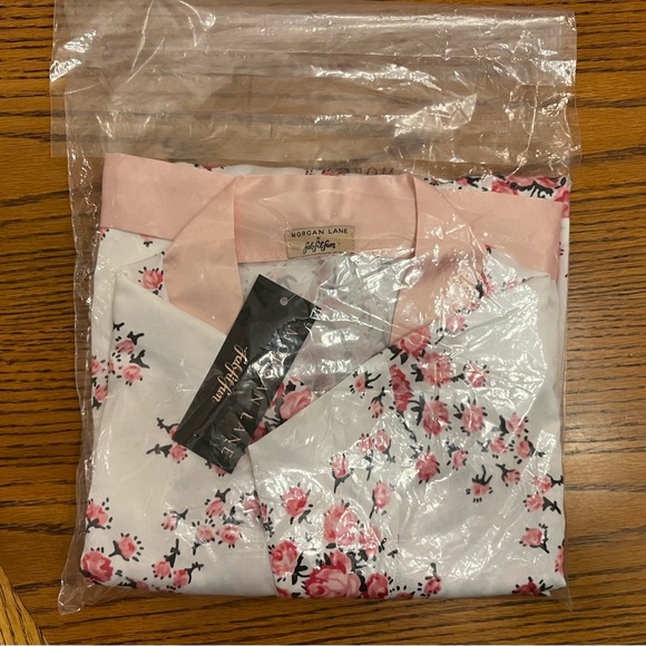 NEW Morgan Lane X FabFitFun Satin Floral Pink & White Tie Waist Robe - Size S/M - Picture 2 of 4